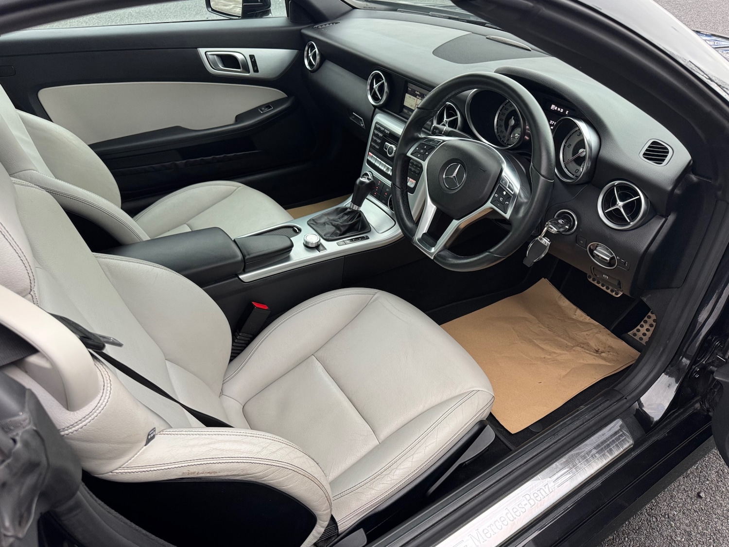 Used Mercedes-Benz SLK 2015 for sale - 76940436: Photo 9