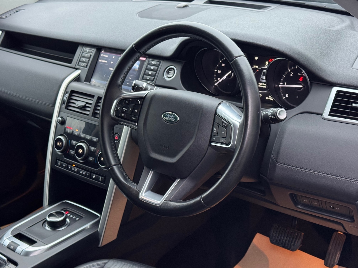 Used Land Rover Discovery Sport 2017 for sale - 76963010: Photo 15