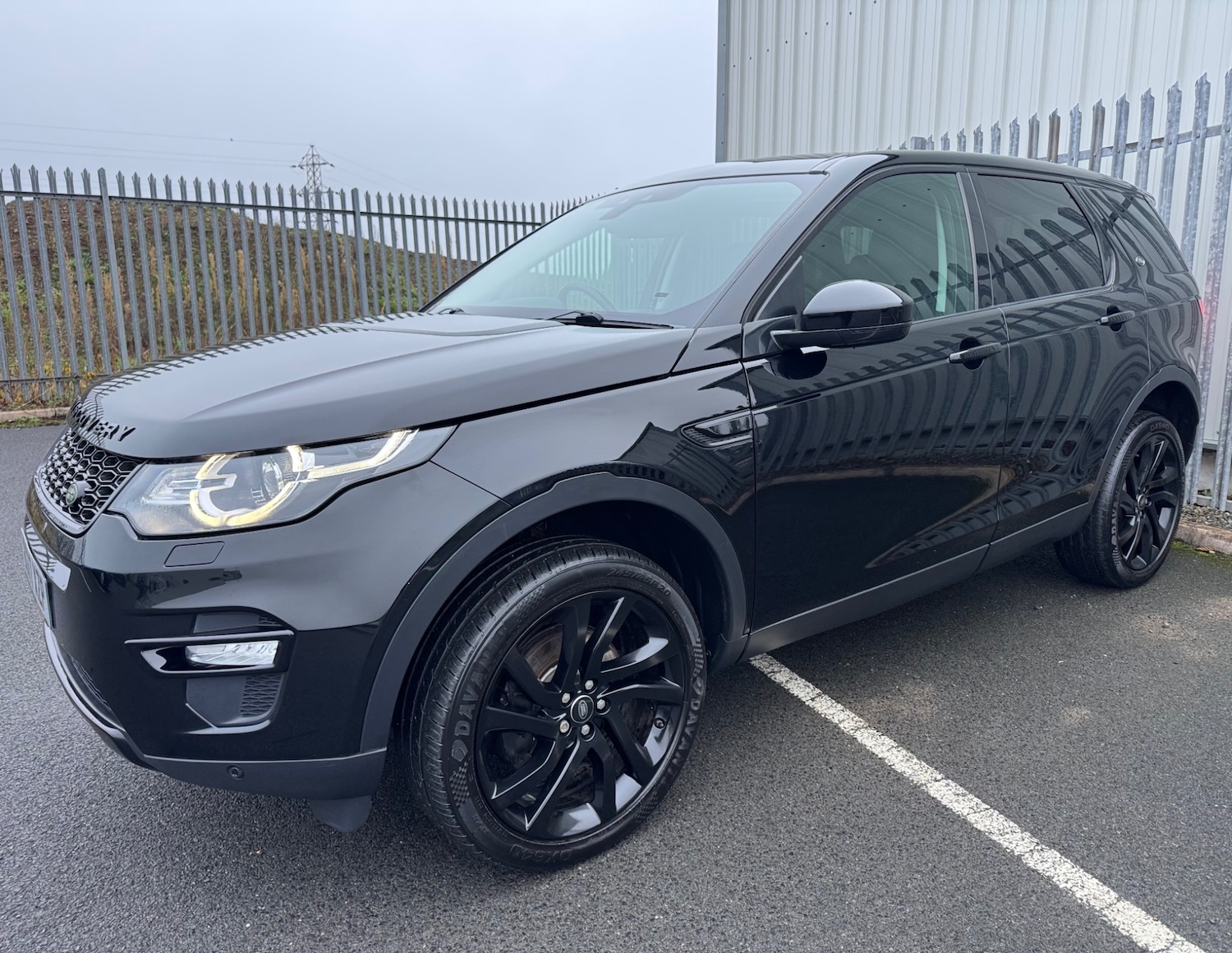 Used Land Rover Discovery Sport 2017 for sale - 76963010: Photo 2