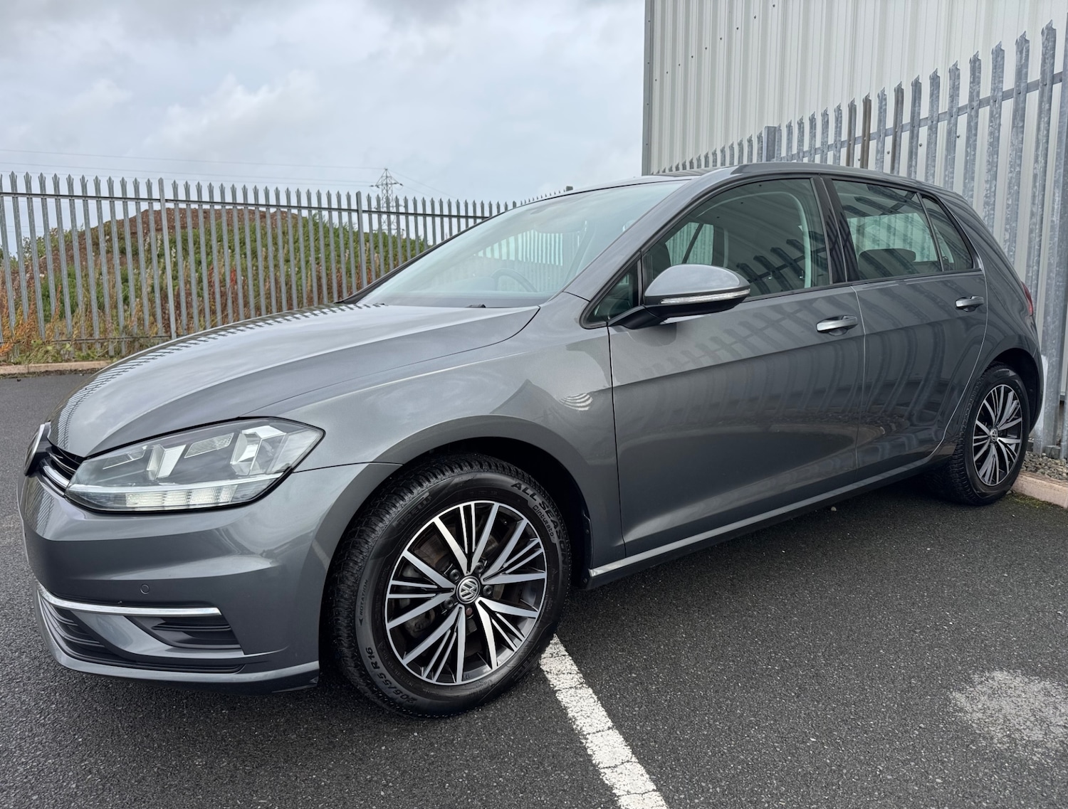 Used Volkswagen Golf 2017 for sale - 76172554: Photo 2