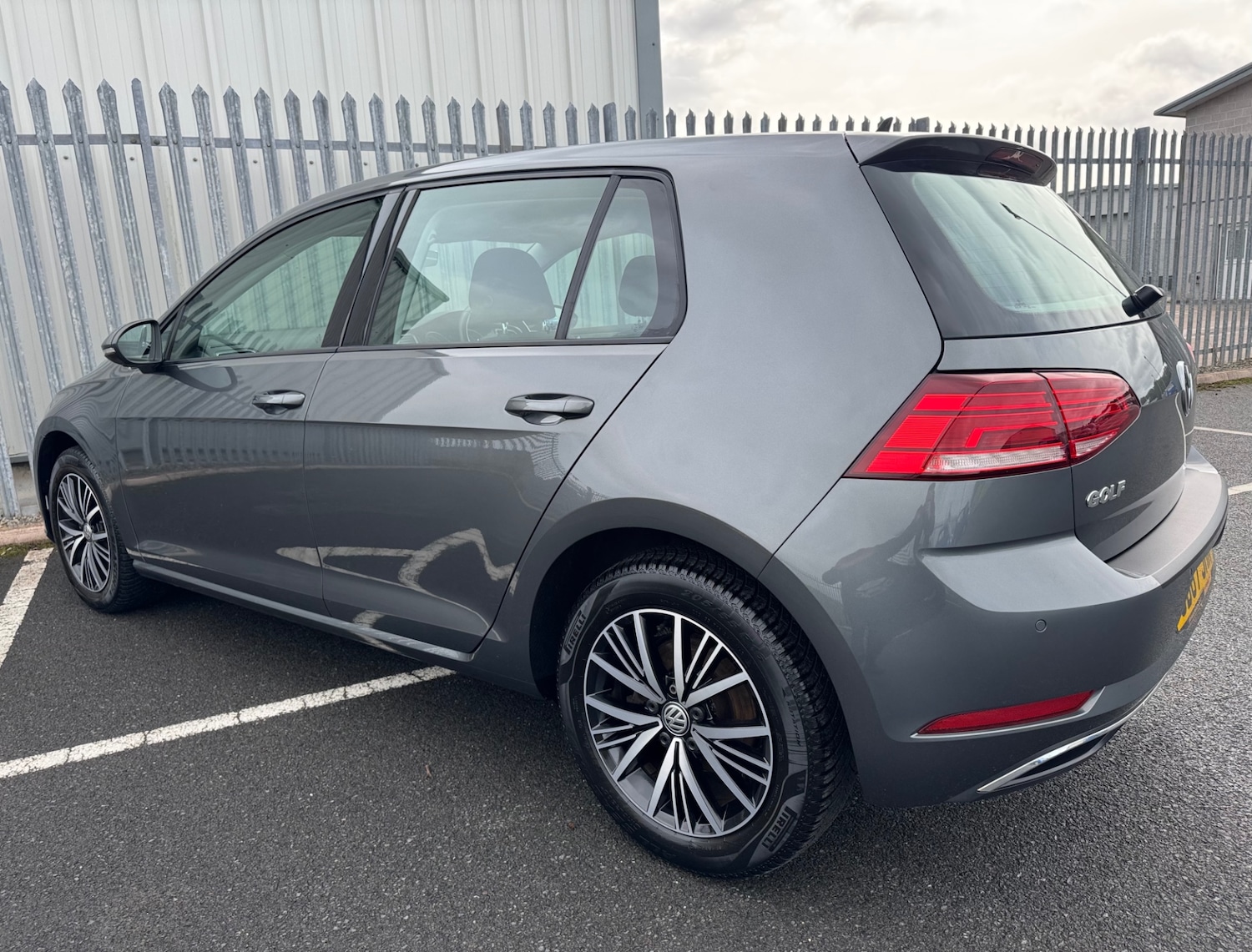 Used Volkswagen Golf 2017 for sale - 76172554: Photo 4