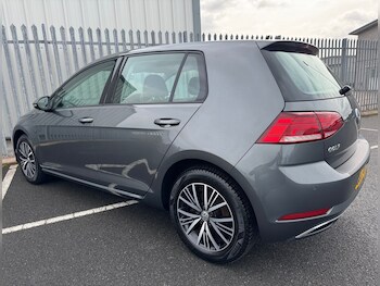 Used Volkswagen Golf 2017 for sale - 76172554: Photo