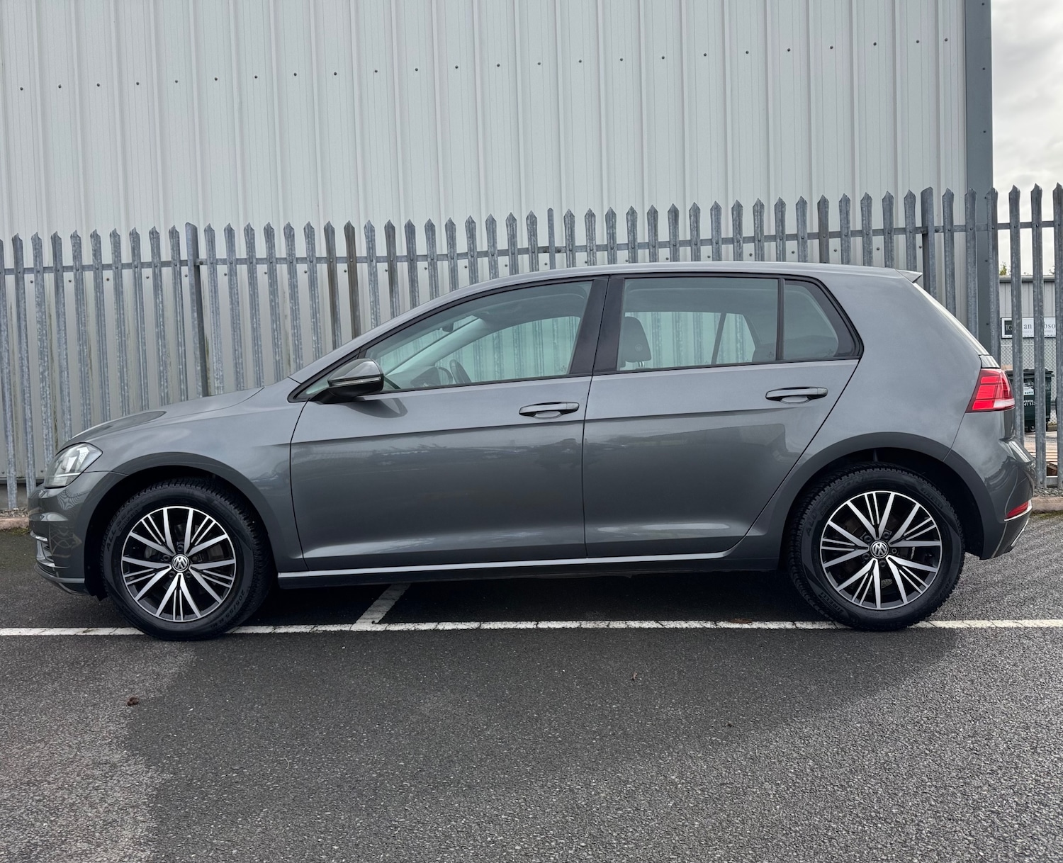 Used Volkswagen Golf 2017 for sale - 76172554: Photo 8