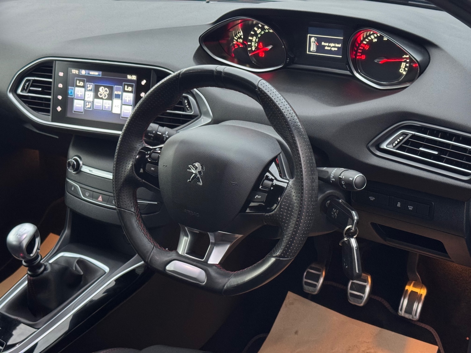 Used Peugeot 308 2017 for sale - 76559616: Photo 14