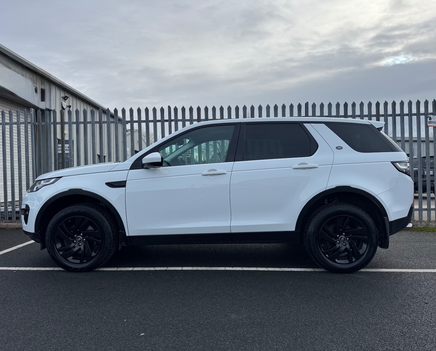 Used Land Rover Discovery Sport 2015 for sale - 77547737: Photo 8