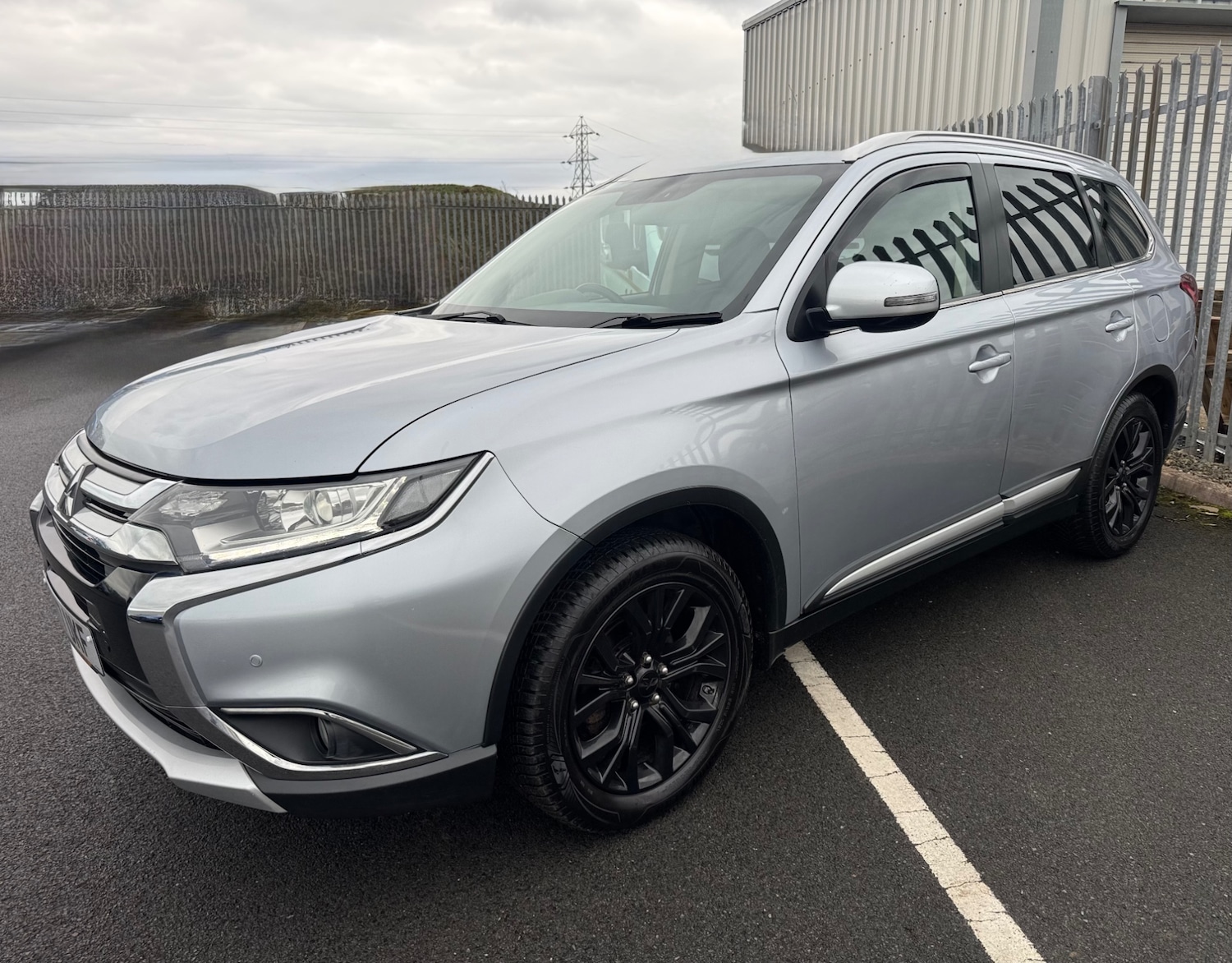 Used Mitsubishi Outlander 2017 for sale - 77505984: Photo 2