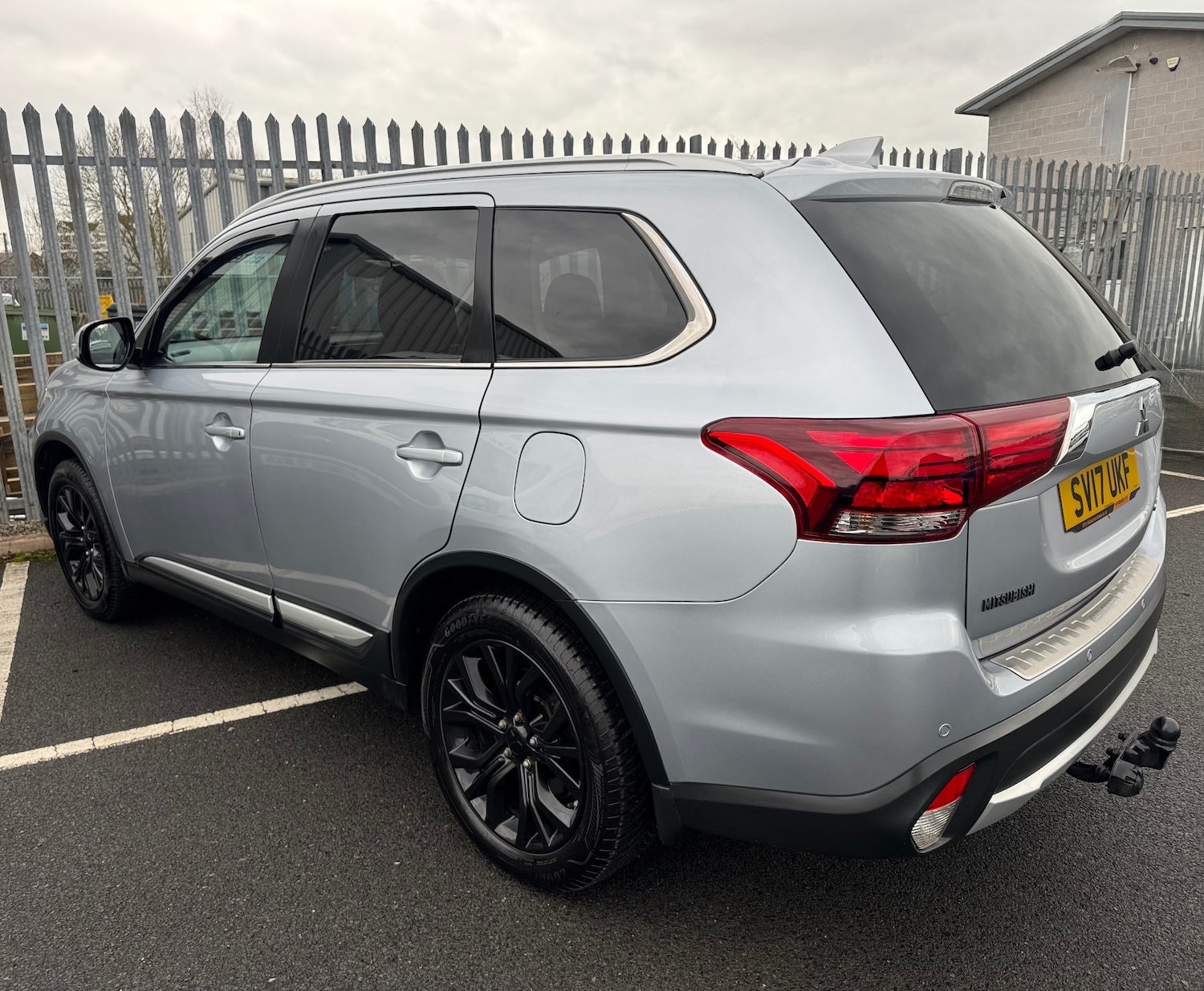 Used Mitsubishi Outlander 2017 for sale - 77505984: Photo 4