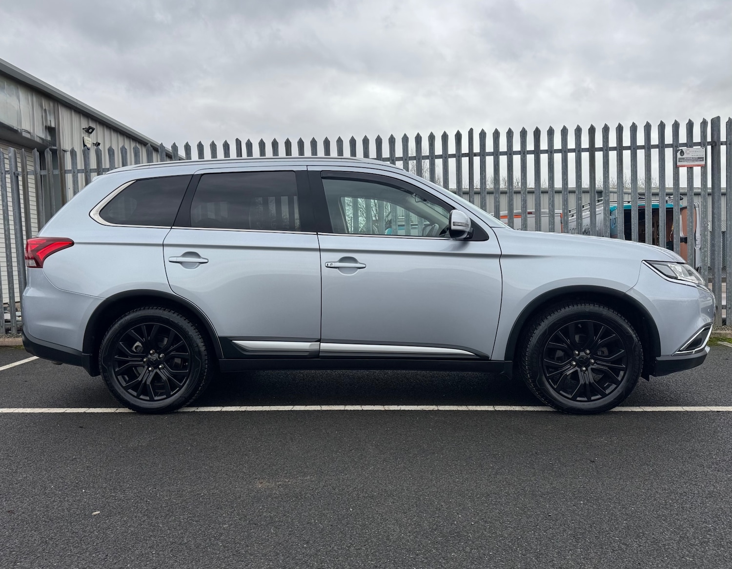 Used Mitsubishi Outlander 2017 for sale - 77505984: Photo 7