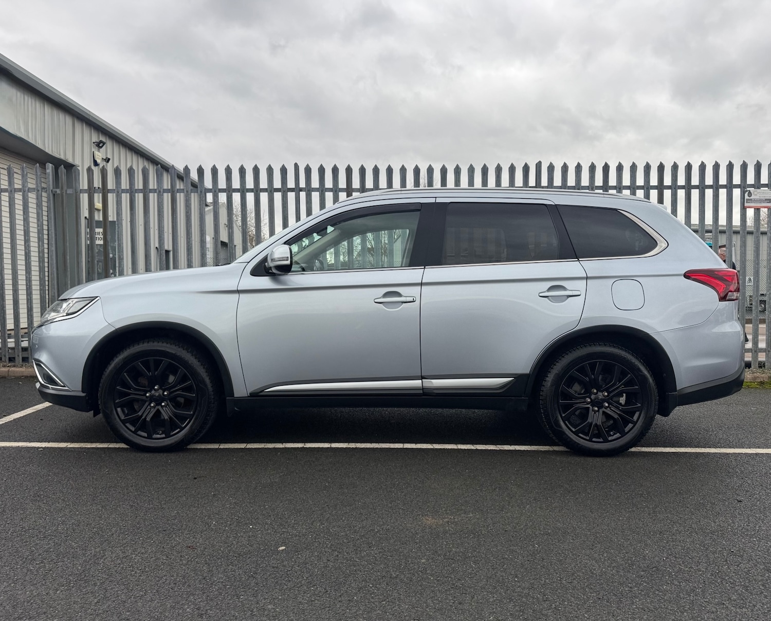 Used Mitsubishi Outlander 2017 for sale - 77505984: Photo 8