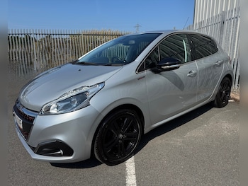 Used Peugeot 208 2015 for sale - 79222432: Photo