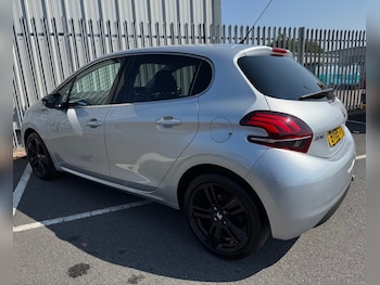 Used Peugeot 208 2015 for sale - 79222432: Photo