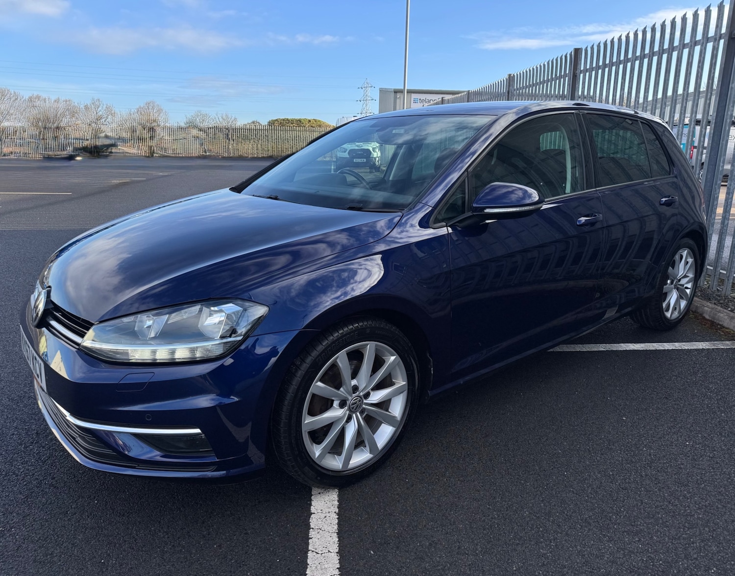 Used Volkswagen Golf 2017 for sale - 77890155: Photo 2