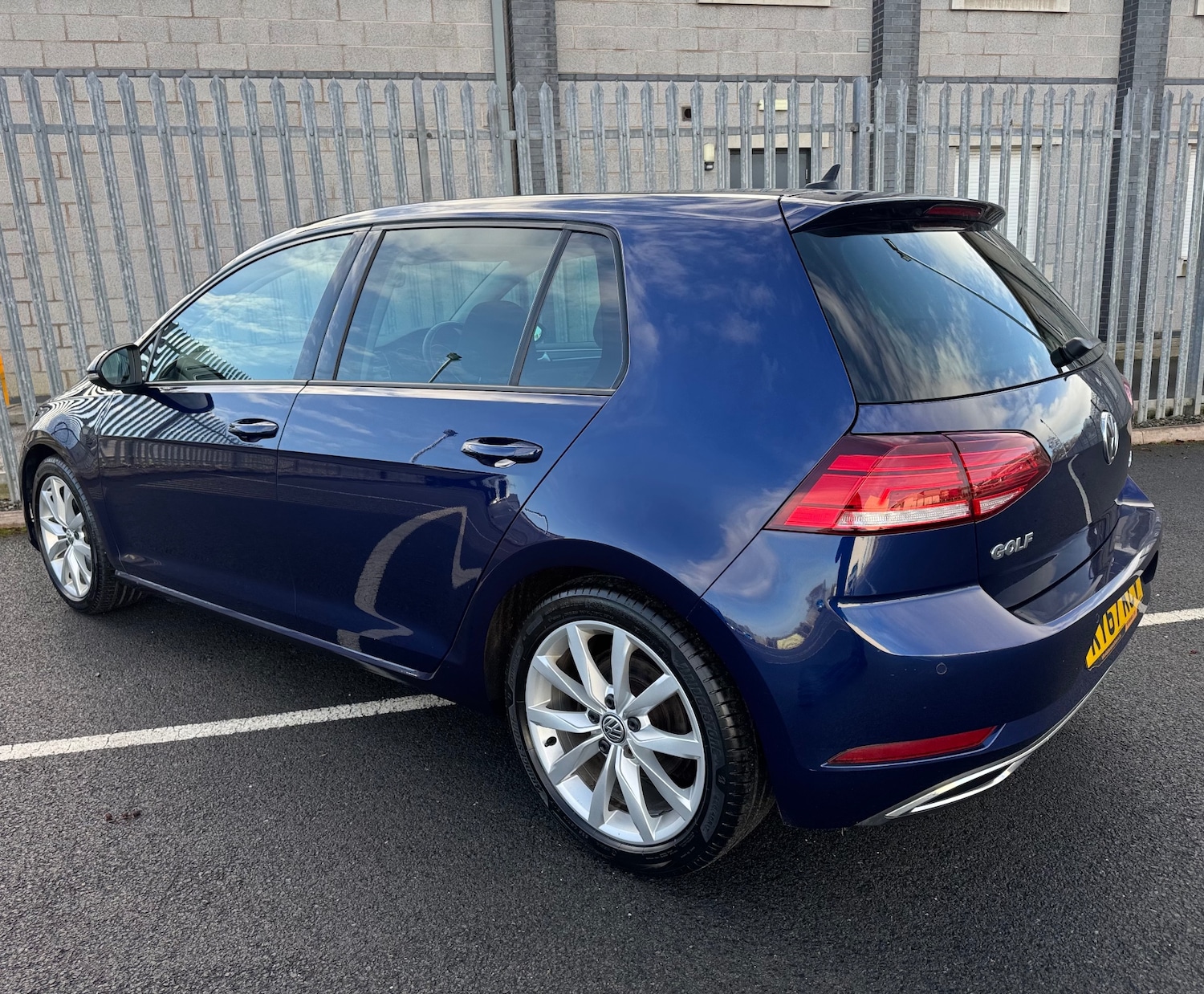 Used Volkswagen Golf 2017 for sale - 77890155: Photo 4