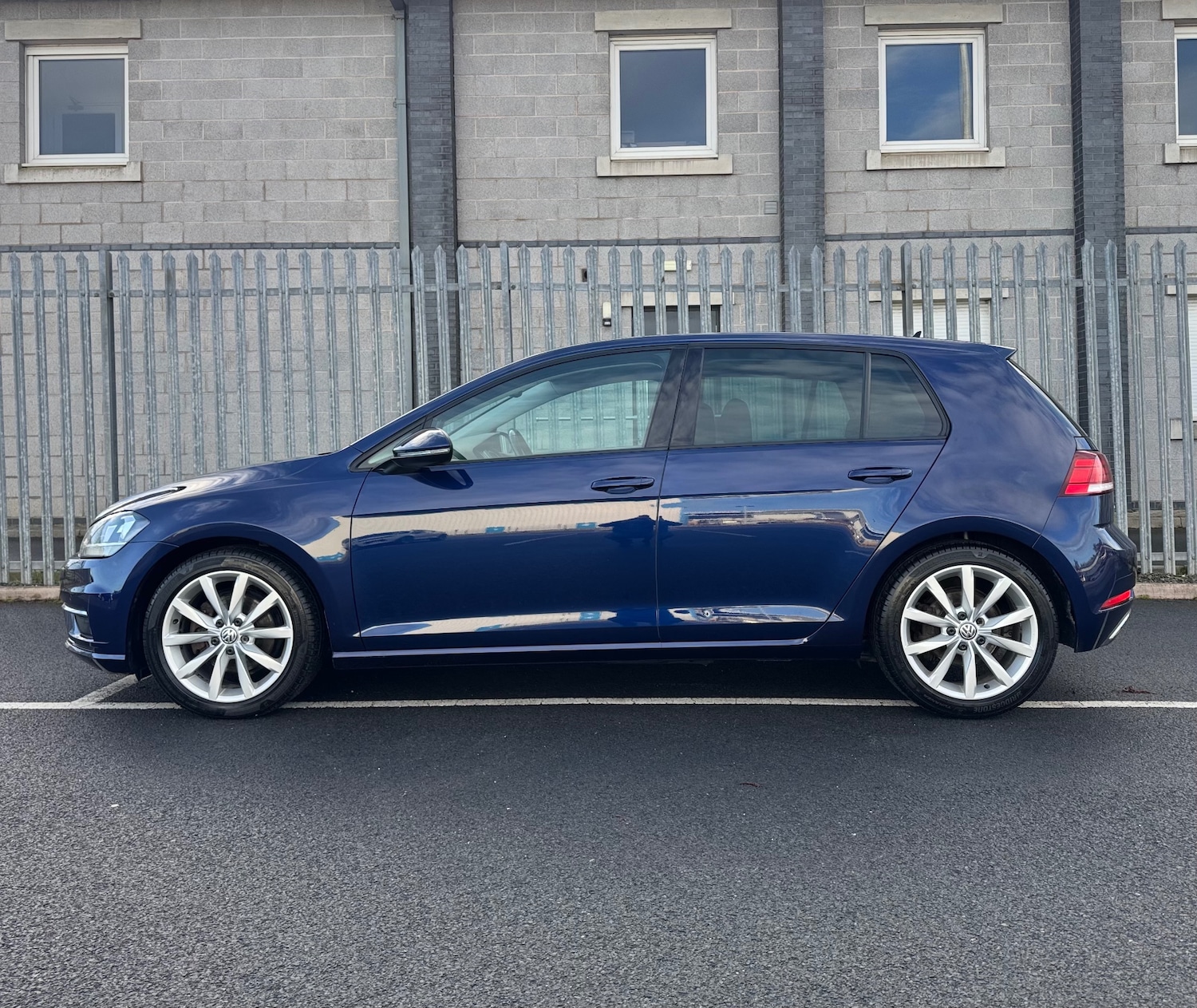 Used Volkswagen Golf 2017 for sale - 77890155: Photo 8