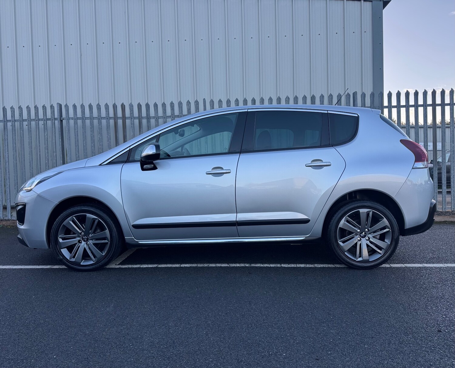 Used Peugeot 3008 2015 for sale - 76347086: Photo 8