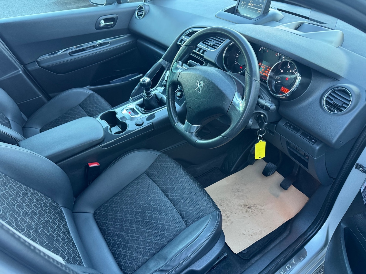 Used Peugeot 3008 2015 for sale - 76347086: Photo 9