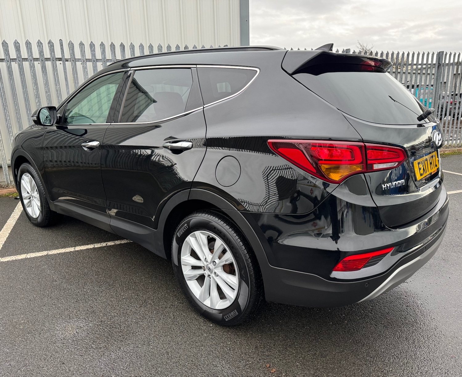 Used Hyundai Santa Fe 2017 for sale - 77165108: Photo 4