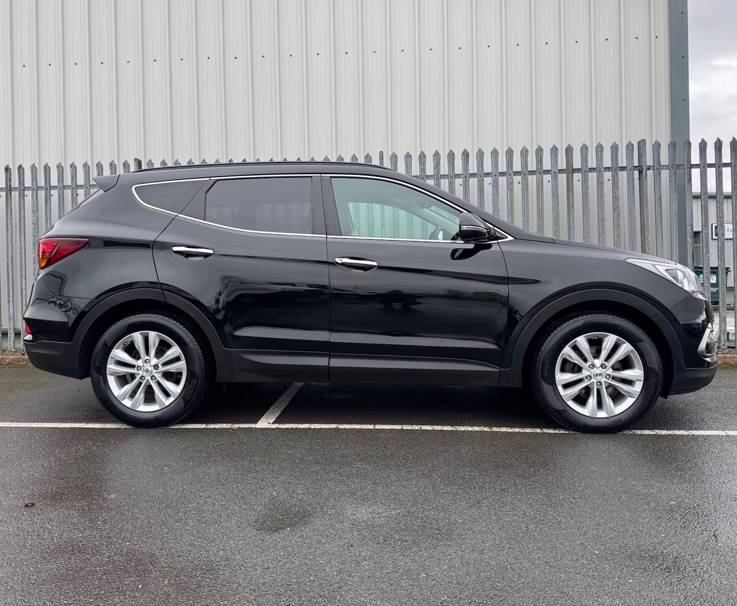Used Hyundai Santa Fe 2017 for sale - 77165108: Photo 7