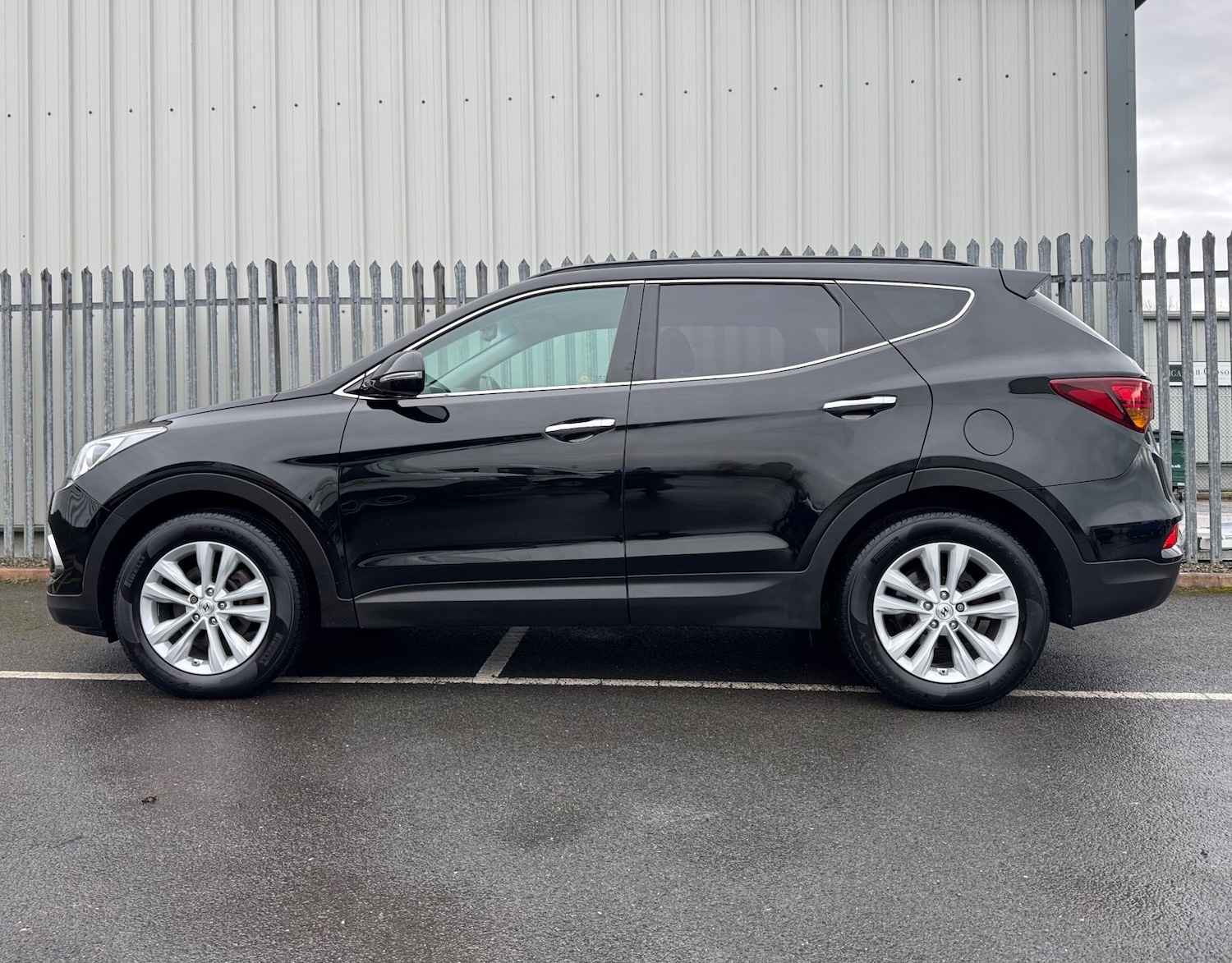 Used Hyundai Santa Fe 2017 for sale - 77165108: Photo 8