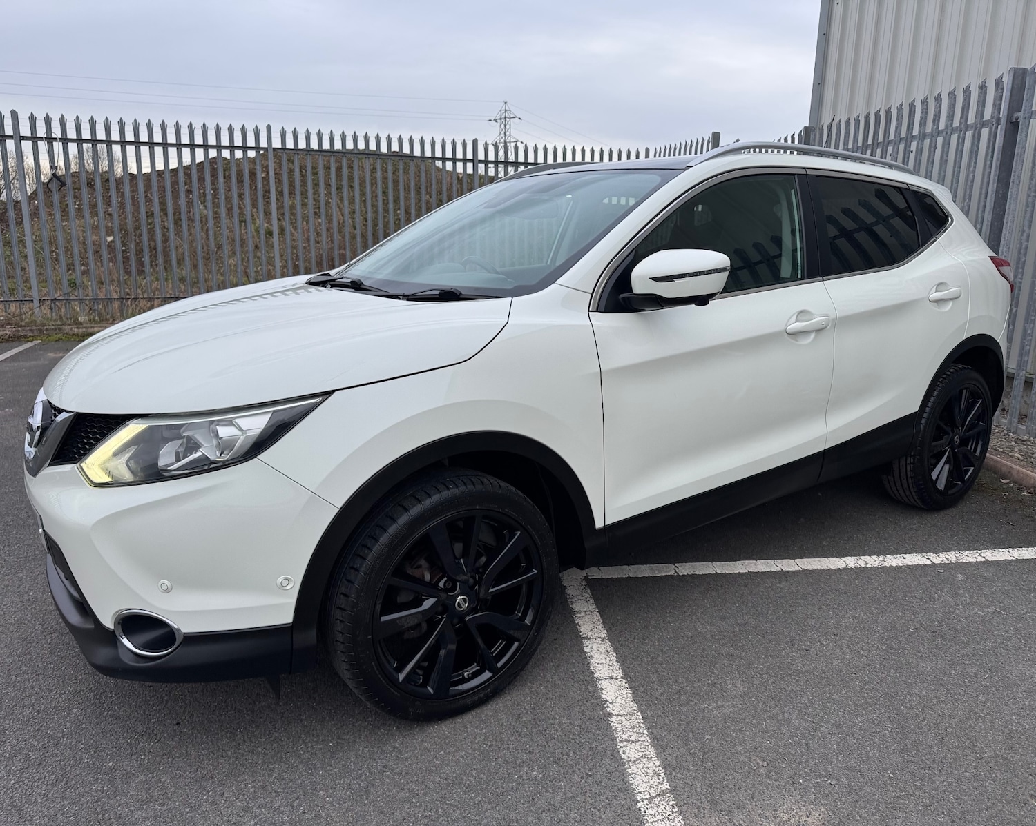Used Nissan Qashqai 2016 for sale - 77595533: Photo 2