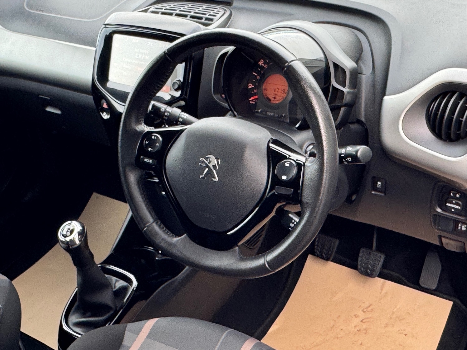 Used Peugeot 108 2015 for sale - 76583184: Photo 14