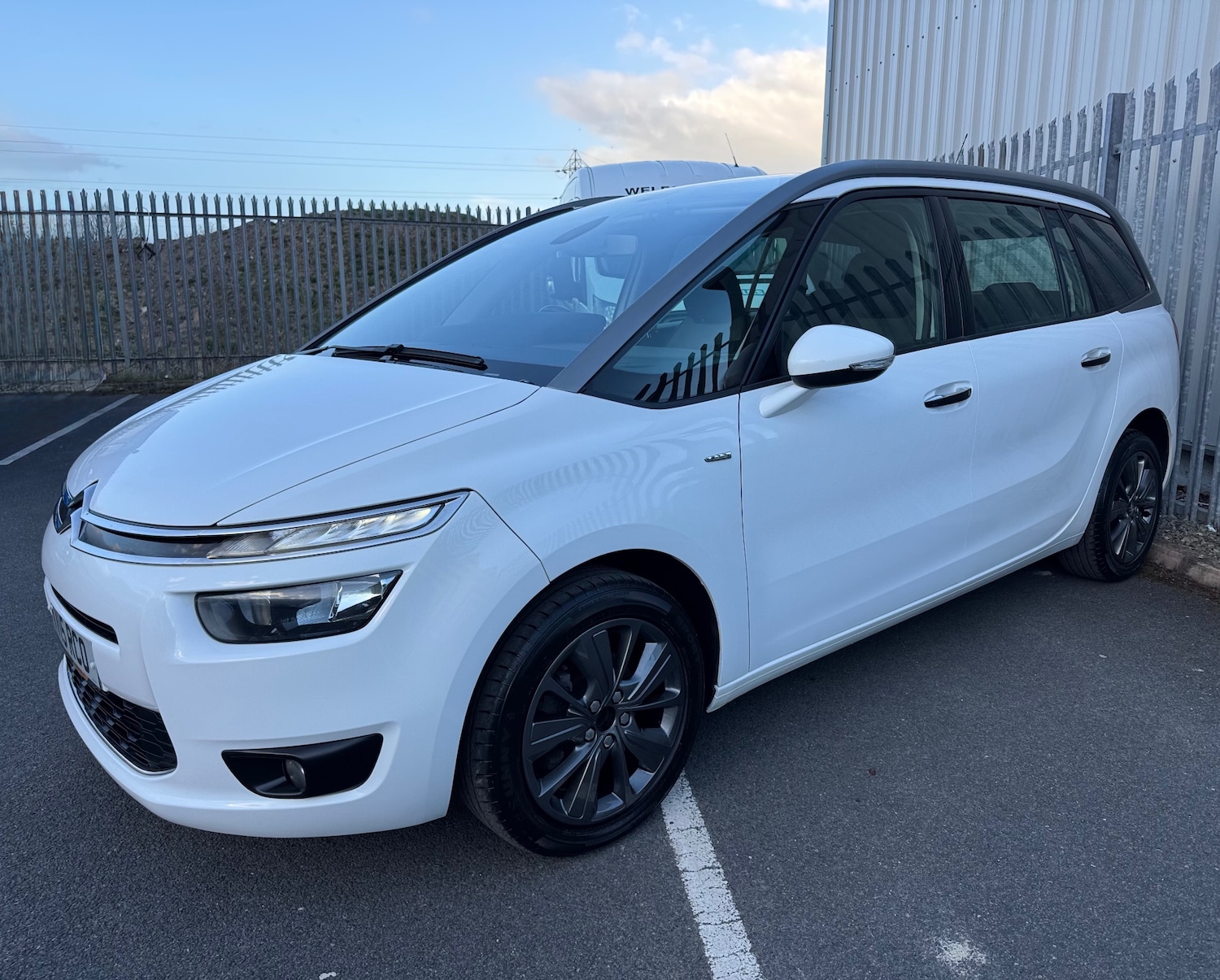 Used Citroen Grand C4 Picasso 2015 for sale - 77921459: Photo 2