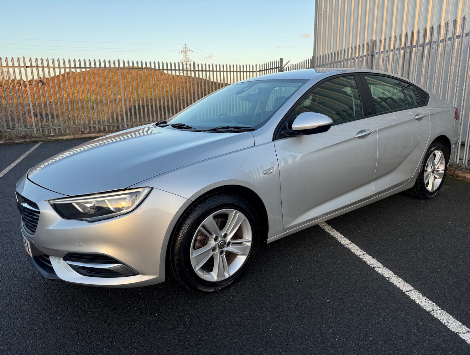 Used Vauxhall Insignia 2017 for sale - 77213279: Photo 2