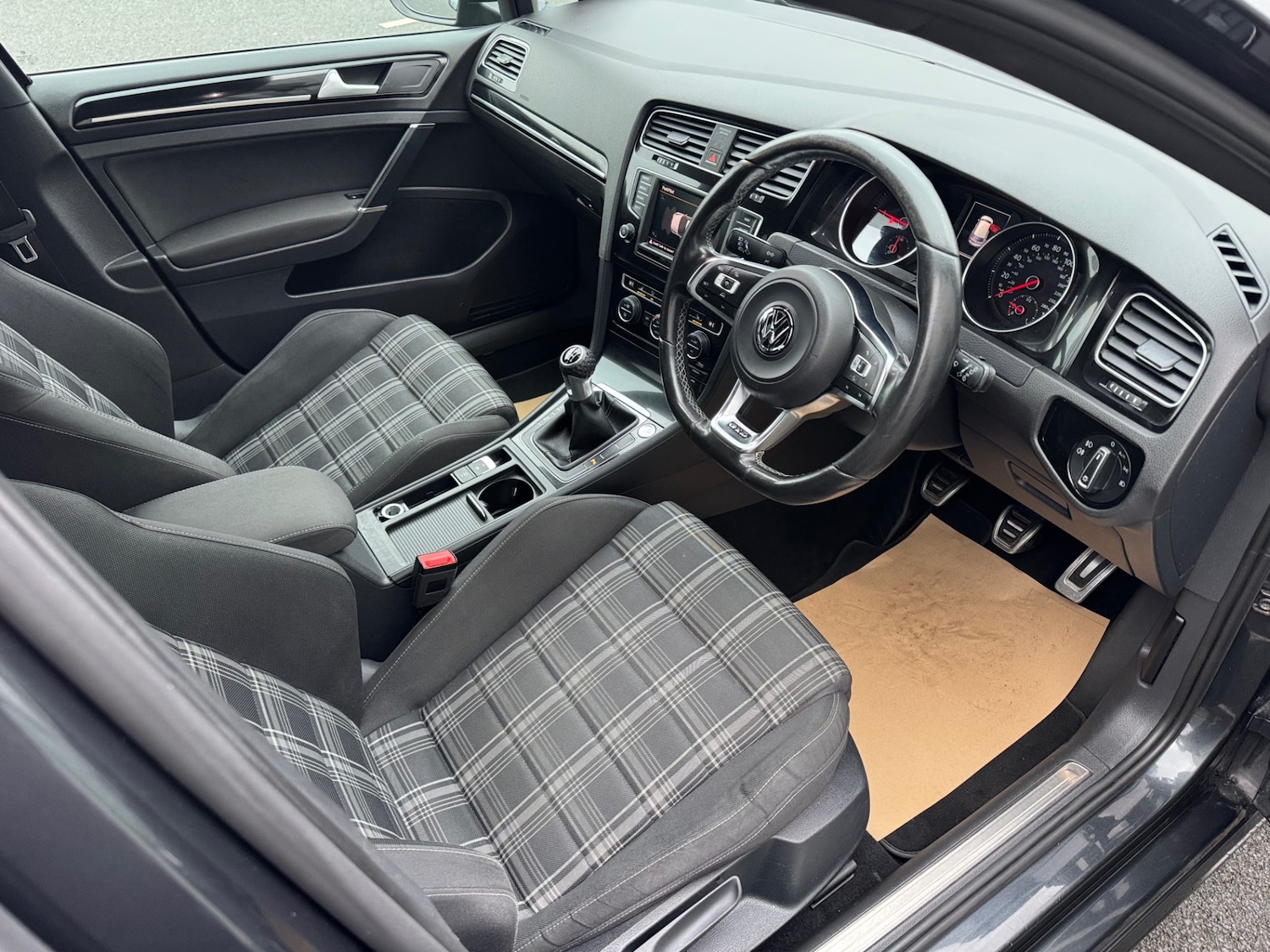 Used Volkswagen Golf 2016 for sale - 77038699: Photo 8