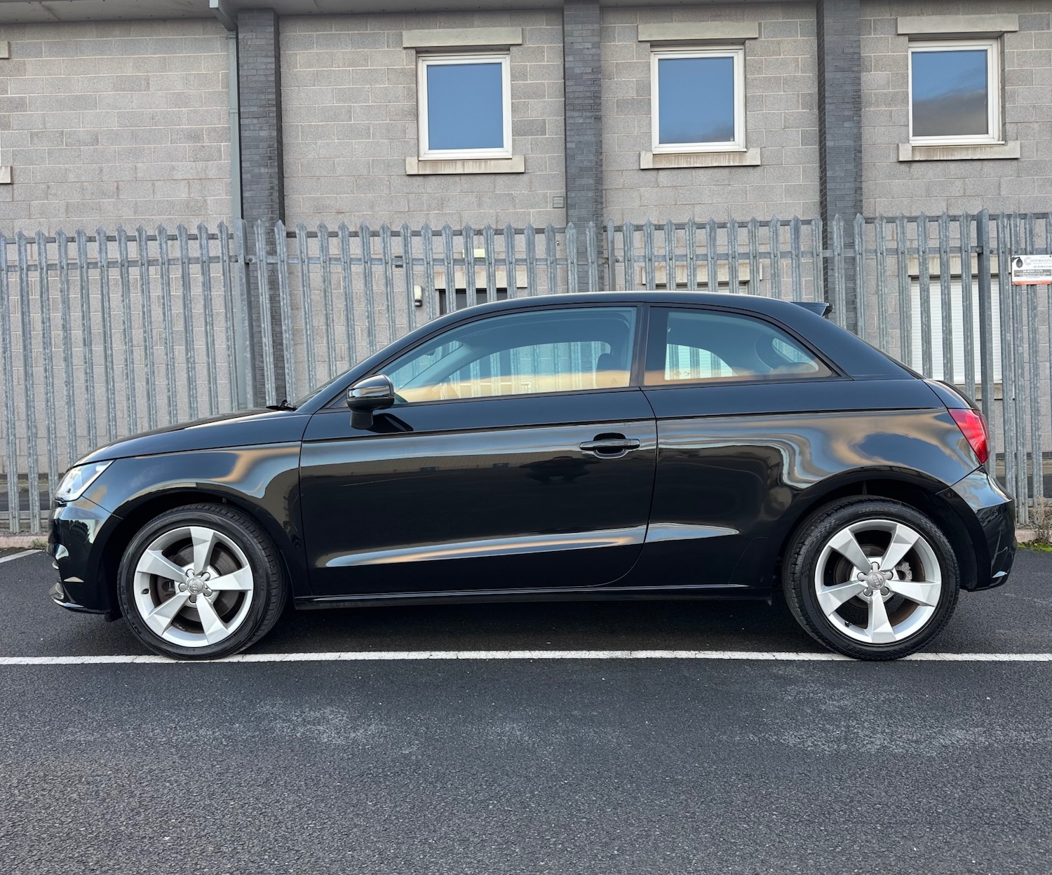 Used Audi A1 2015 for sale - 76375445: Photo 8