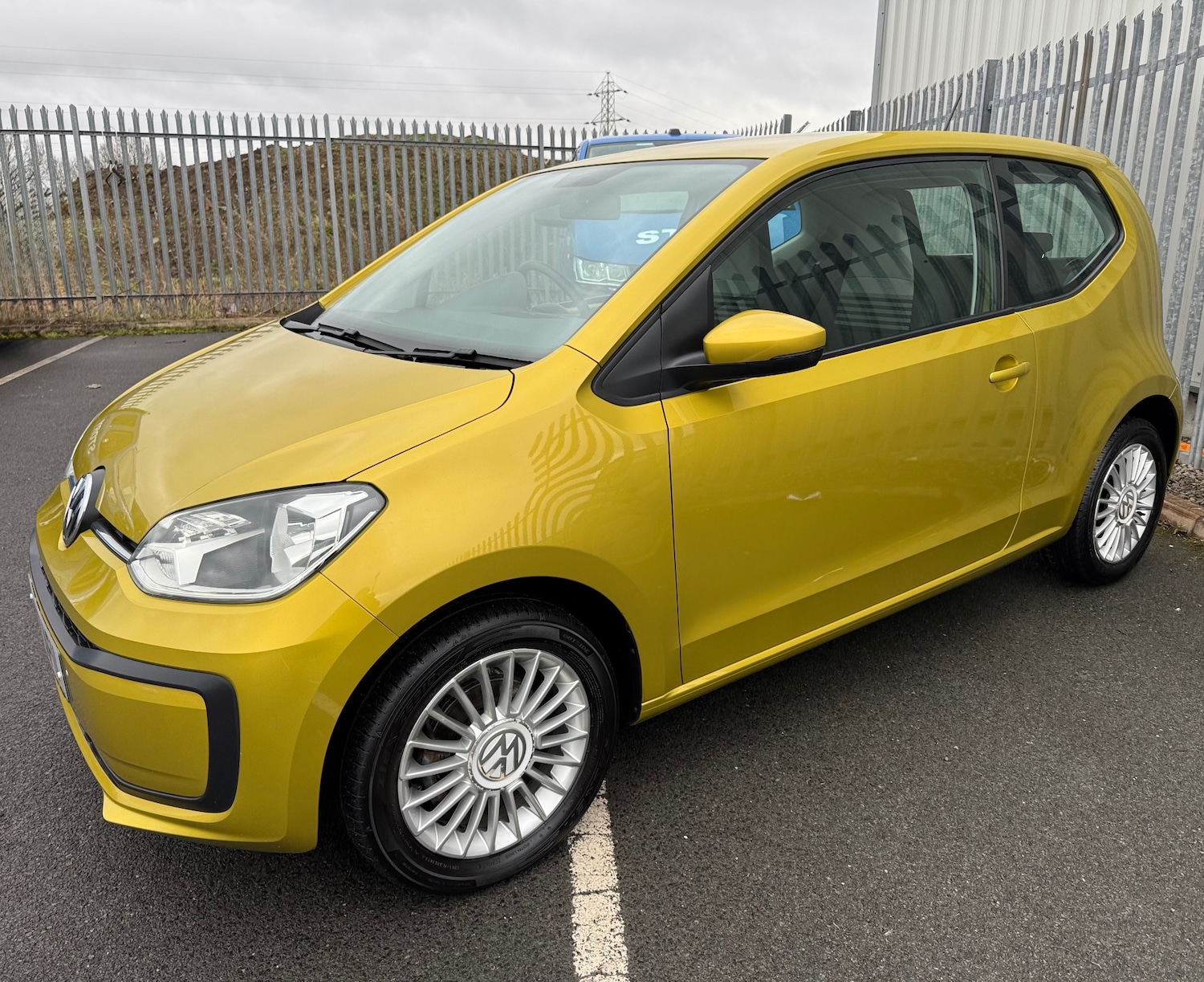 Used Volkswagen up! 2017 for sale - 77465850: Photo 2