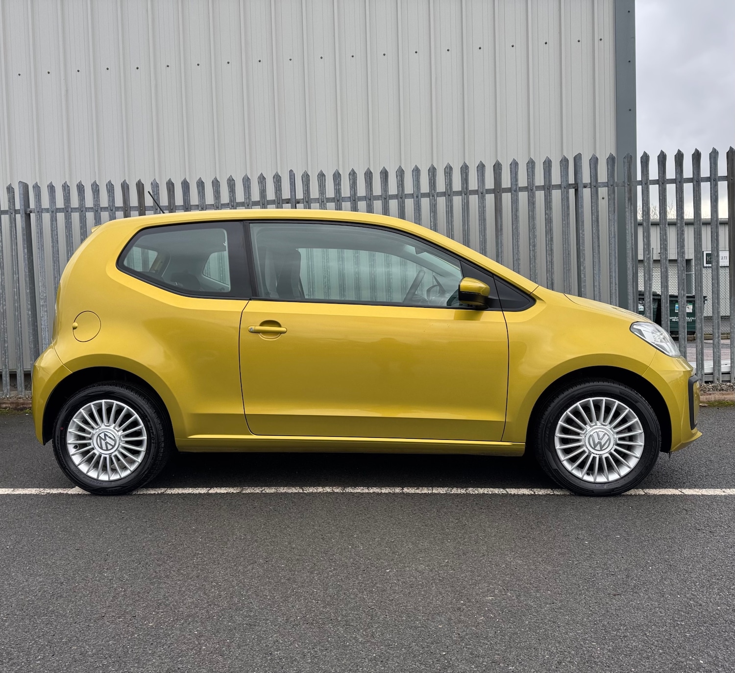 Used Volkswagen up! 2017 for sale - 77465850: Photo 7