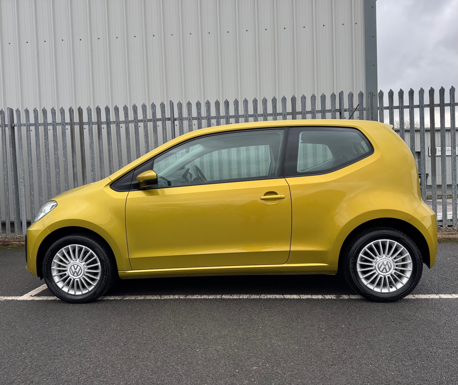 Used Volkswagen up! 2017 for sale - 77465850: Photo 8