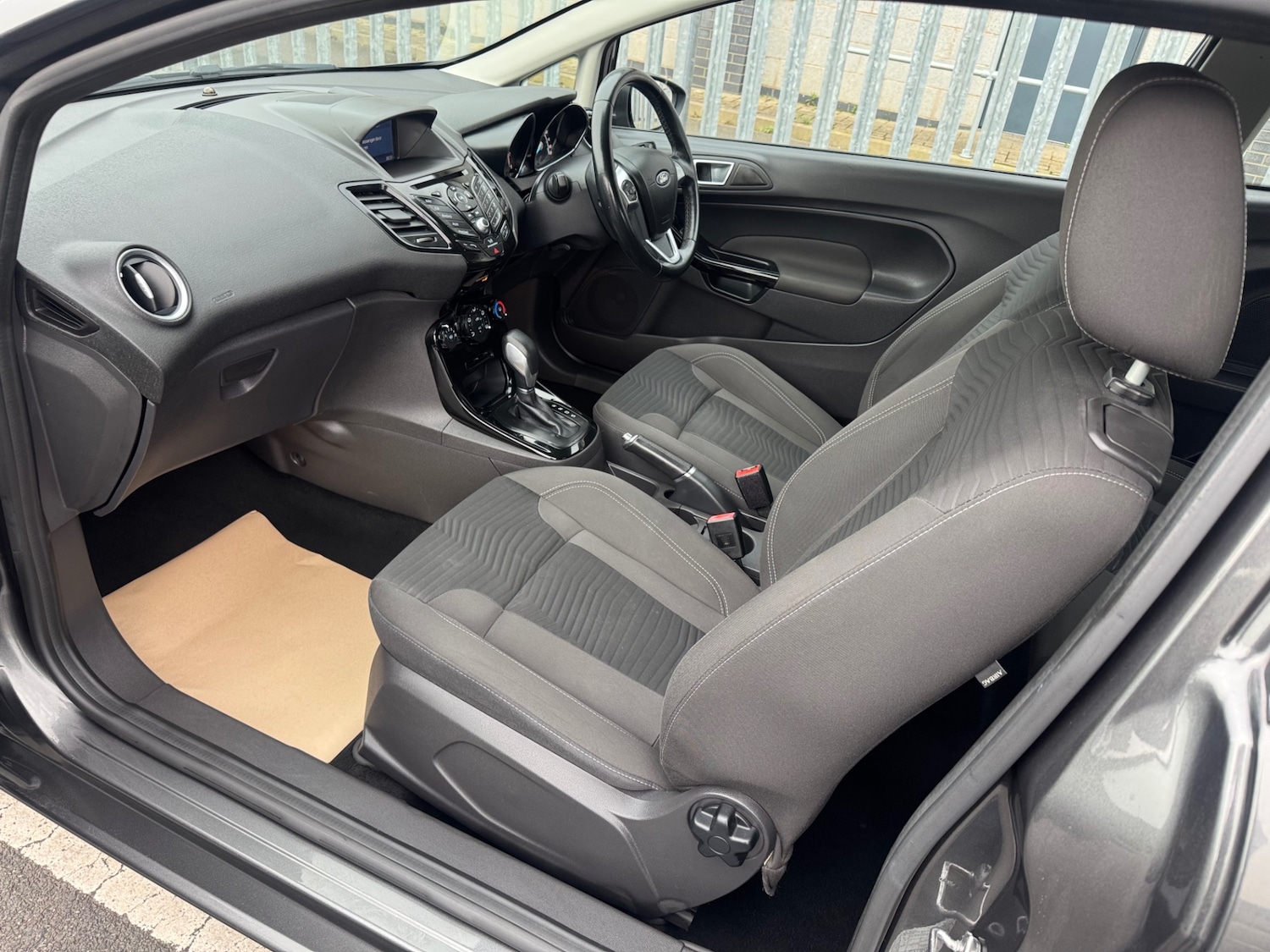 Used Ford Fiesta 2017 for sale - 77980800: Photo 10