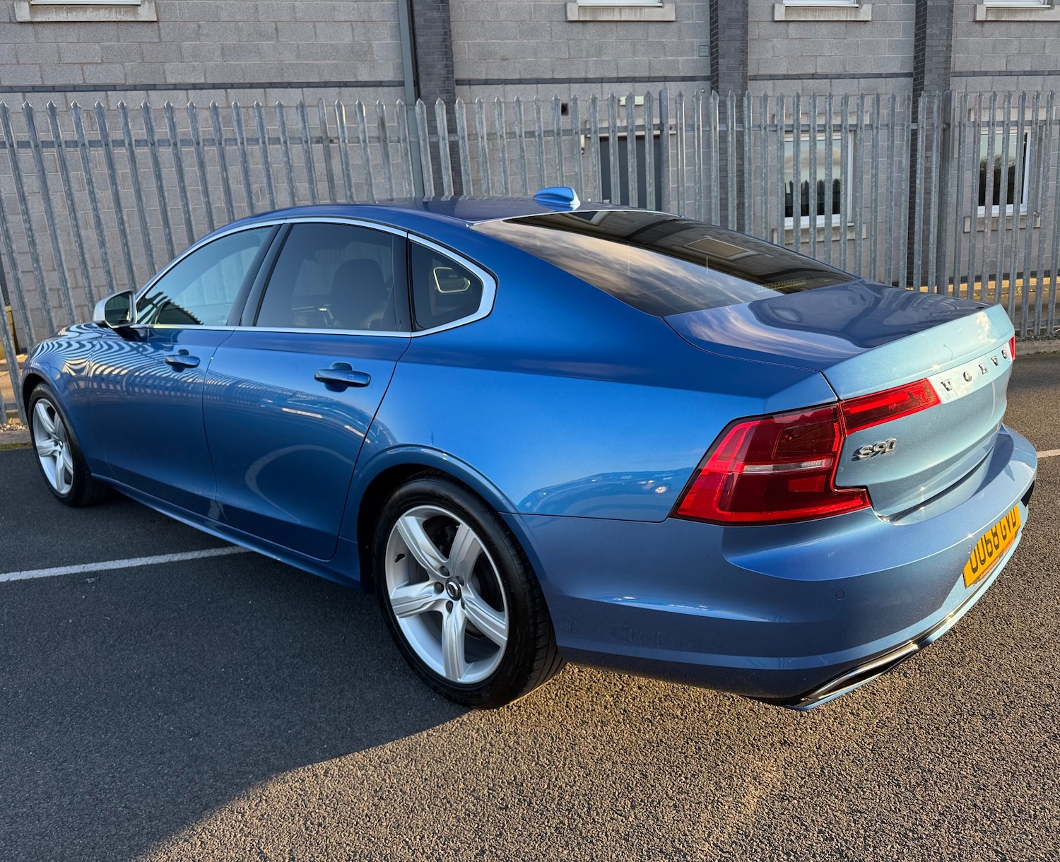 Used Volvo S90 2018 for sale - 77088350: Photo 4