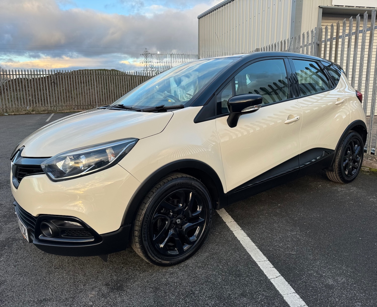 Used Renault Captur 2013 for sale - 77572509: Photo 2