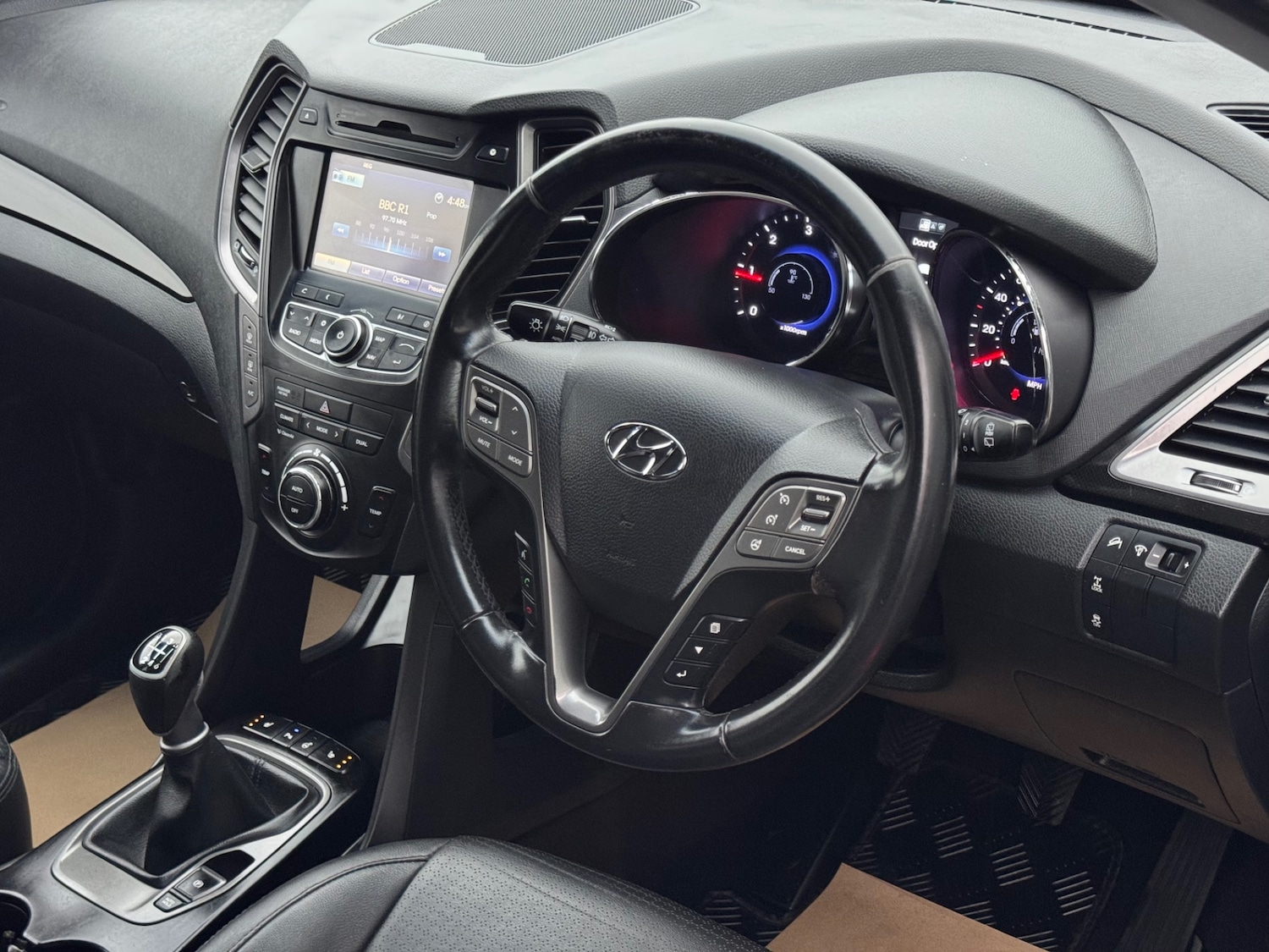 Used Hyundai Santa Fe 2015 for sale - 76418085: Photo 15