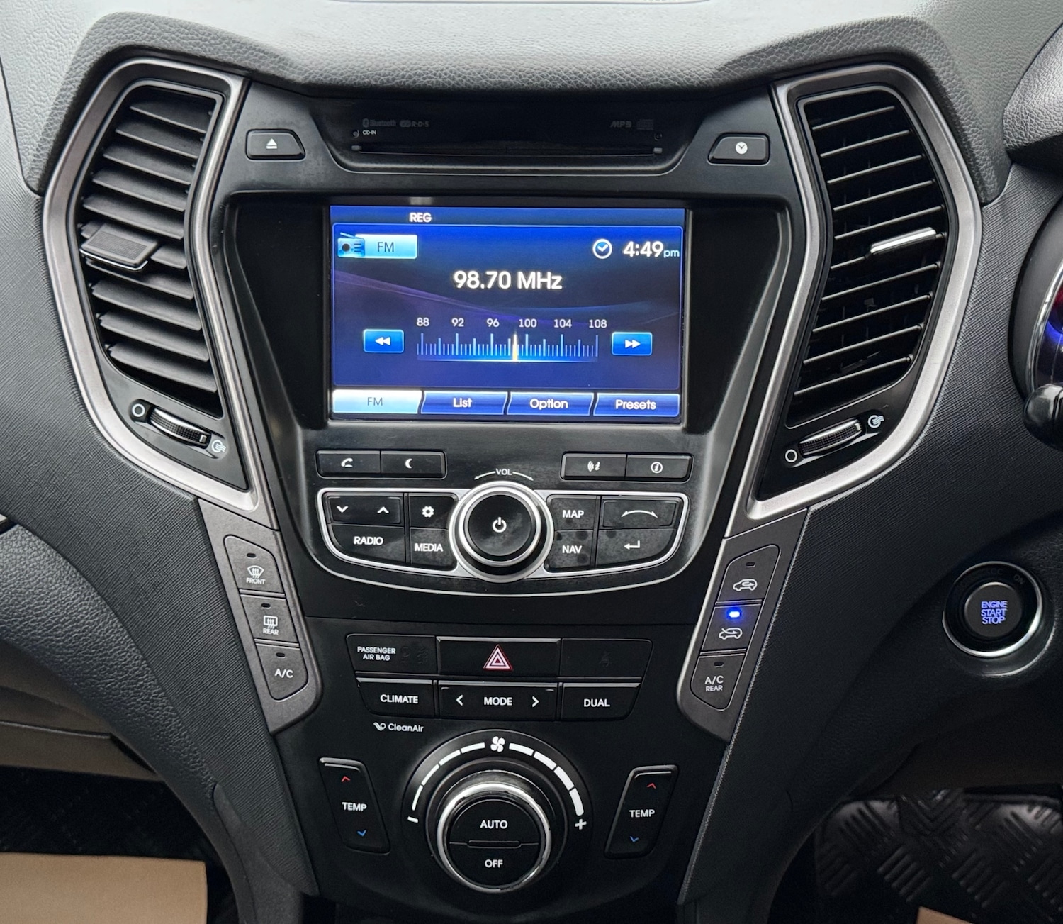 Used Hyundai Santa Fe 2015 for sale - 76418085: Photo 17