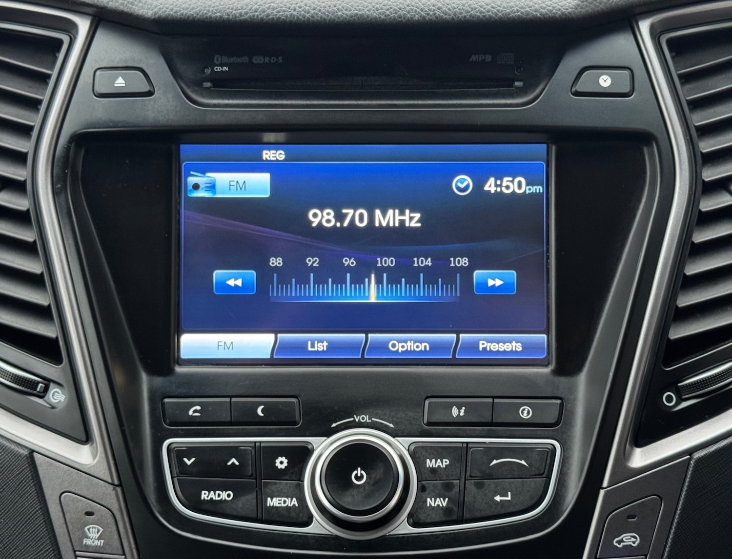 Used Hyundai Santa Fe 2015 for sale - 76418085: Photo 18