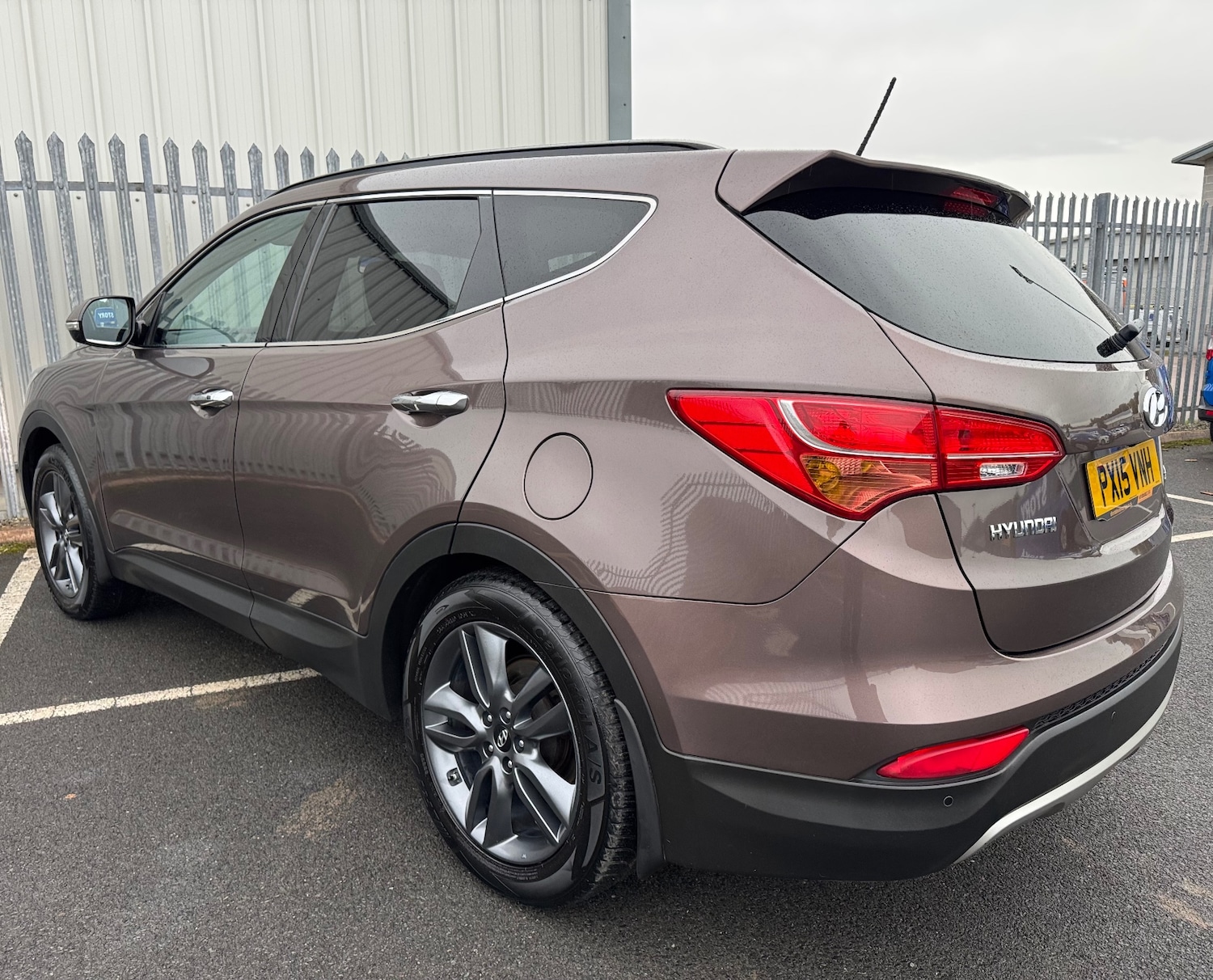 Used Hyundai Santa Fe 2015 for sale - 76418085: Photo 4