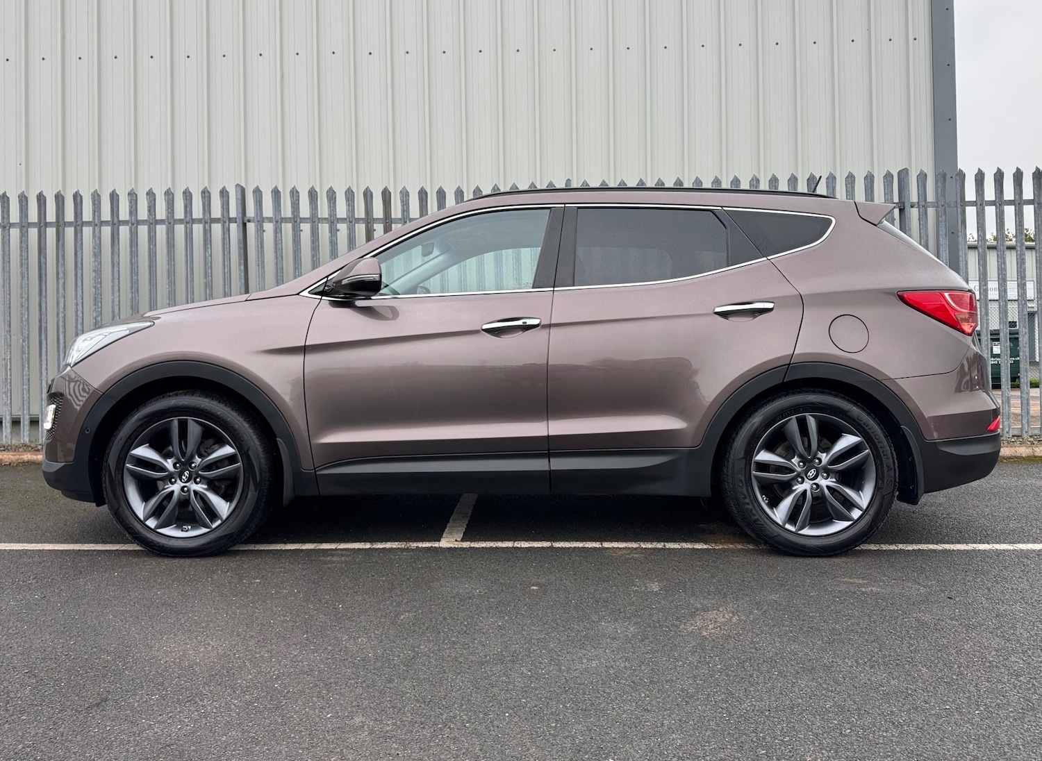 Used Hyundai Santa Fe 2015 for sale - 76418085: Photo 8