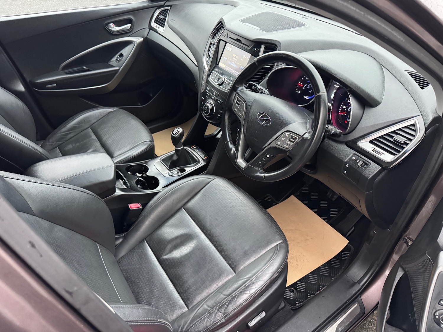 Used Hyundai Santa Fe 2015 for sale - 76418085: Photo 9