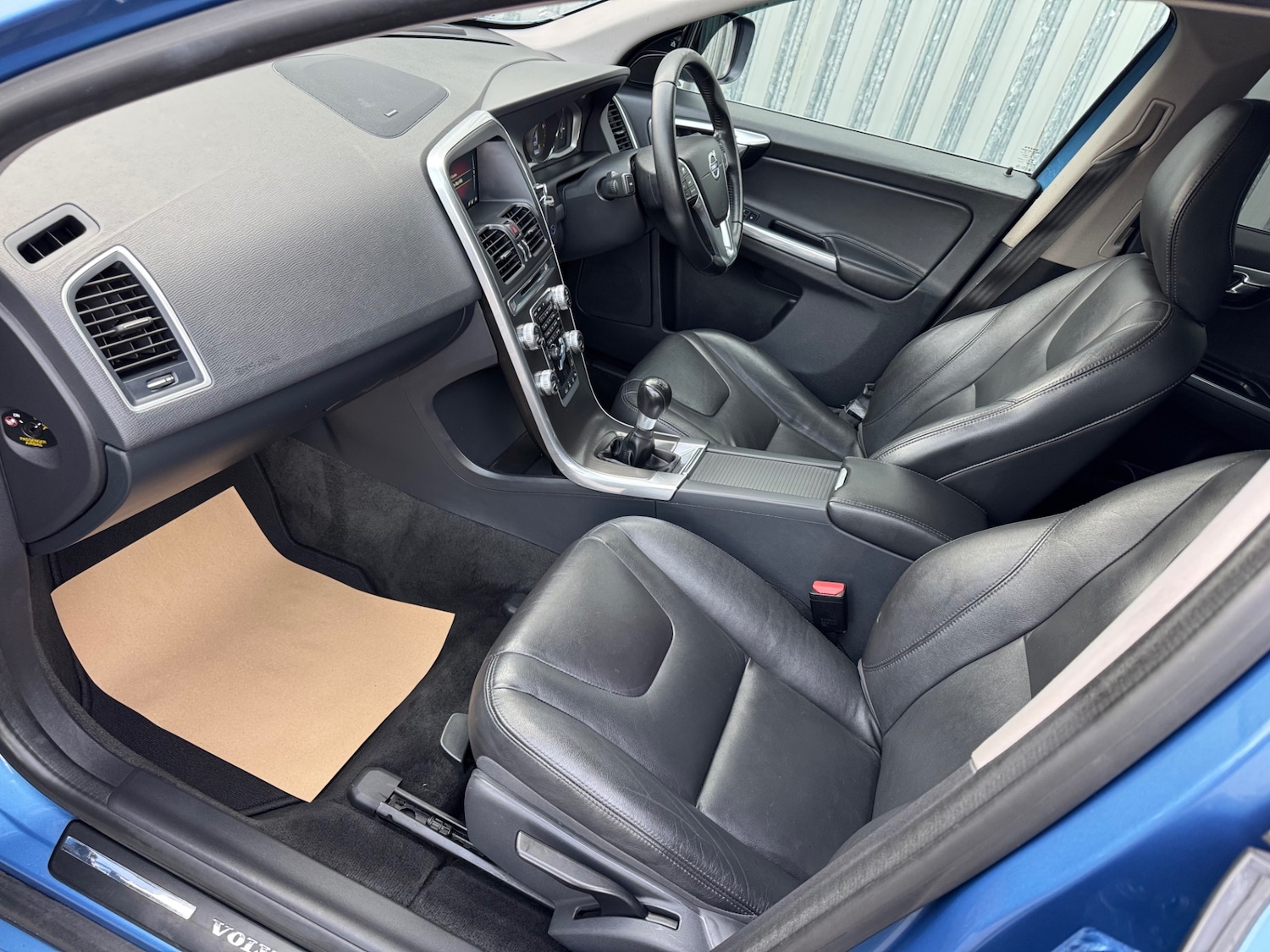 Used Volvo XC60 2015 for sale - 76357847: Photo 10