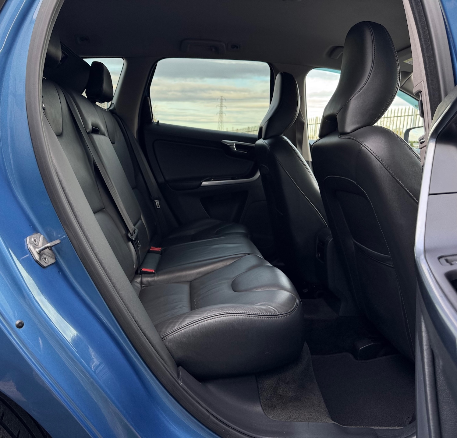 Used Volvo XC60 2015 for sale - 76357847: Photo 12