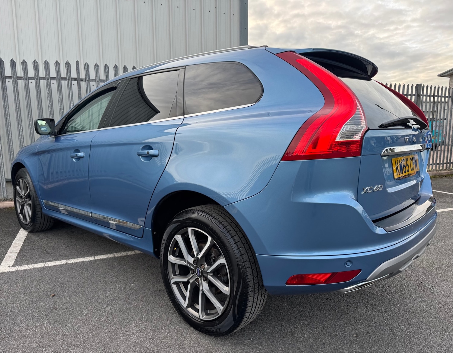 Used Volvo XC60 2015 for sale - 76357847: Photo 4