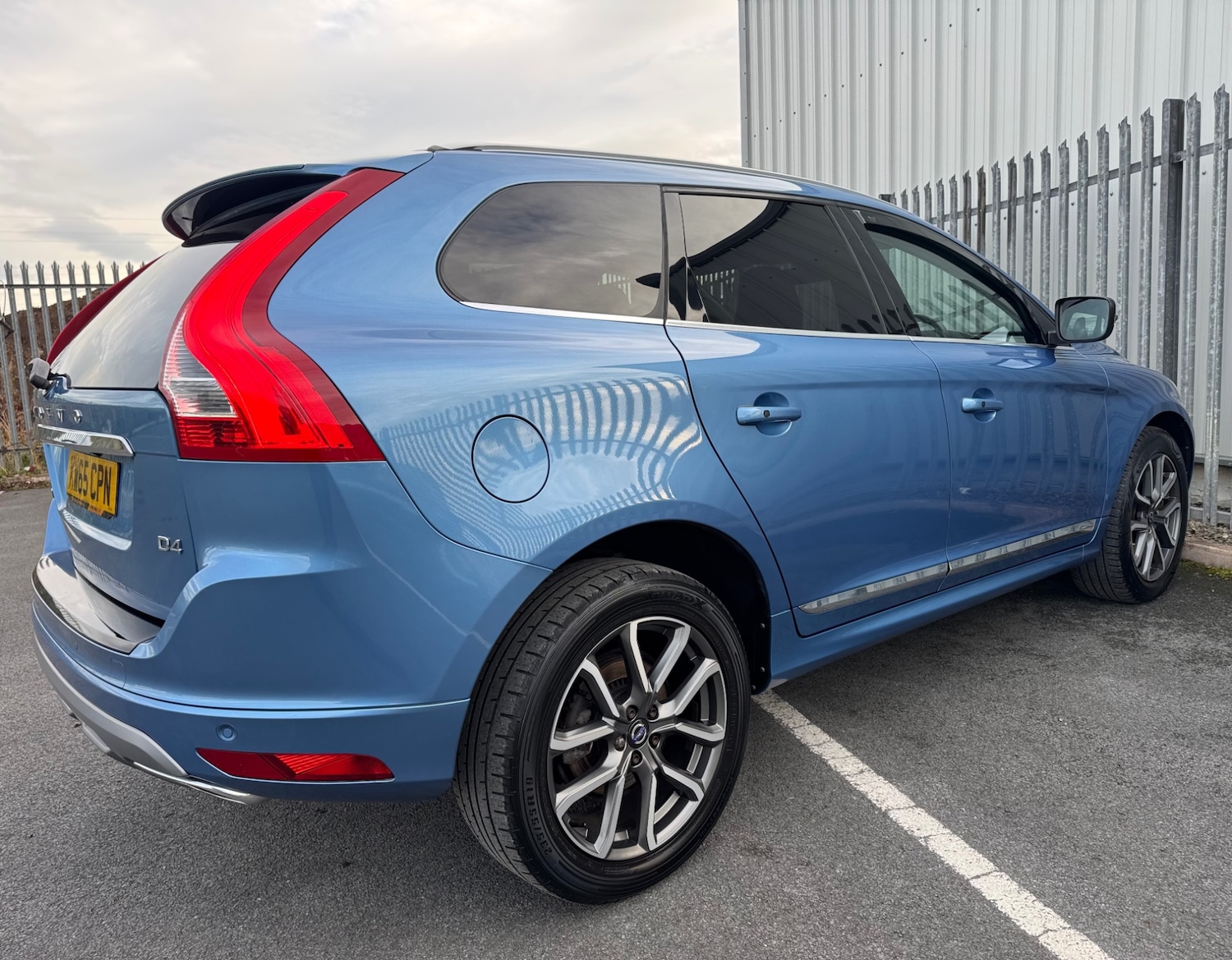 Used Volvo XC60 2015 for sale - 76357847: Photo 5