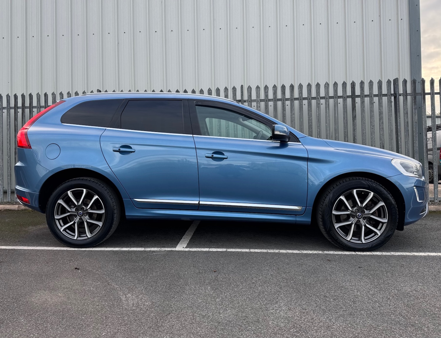 Used Volvo XC60 2015 for sale - 76357847: Photo 7