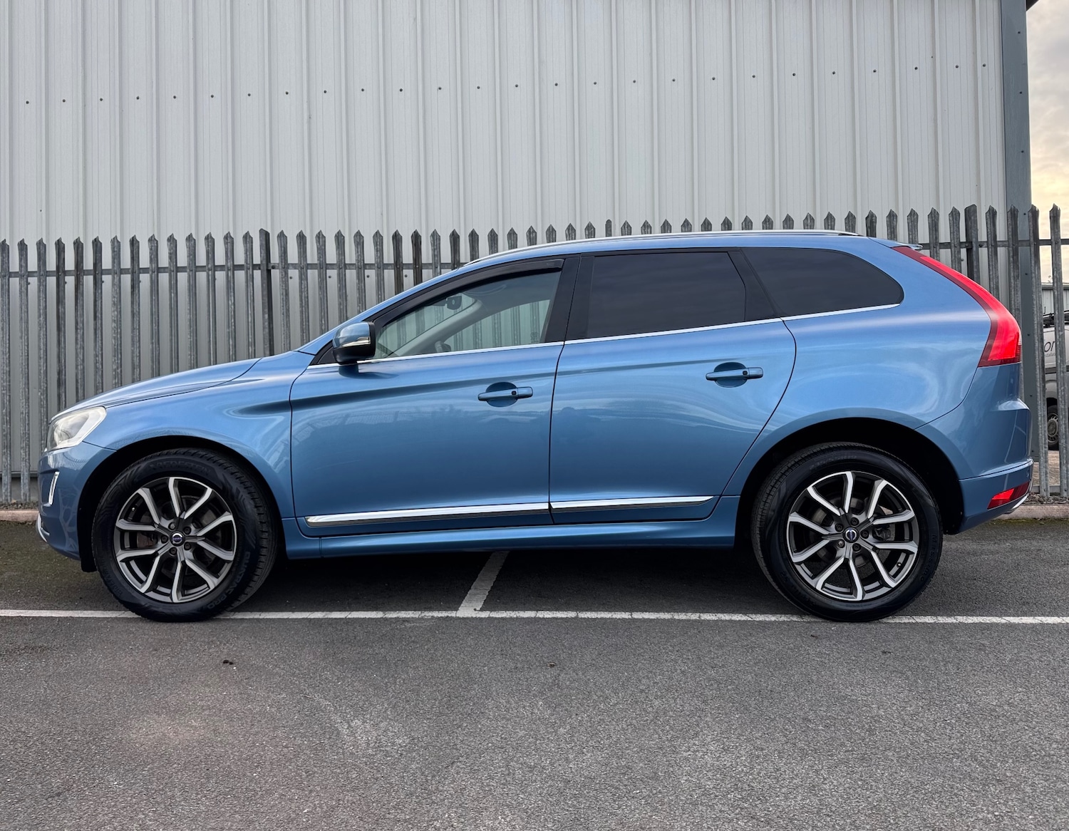 Used Volvo XC60 2015 for sale - 76357847: Photo 8