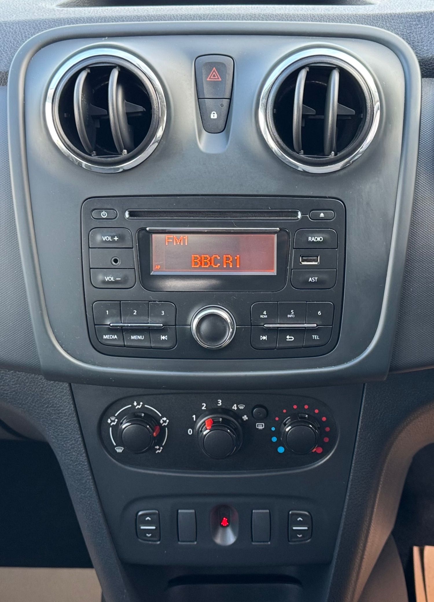 Used Dacia Sandero 2015 for sale - 77791218: Photo 15