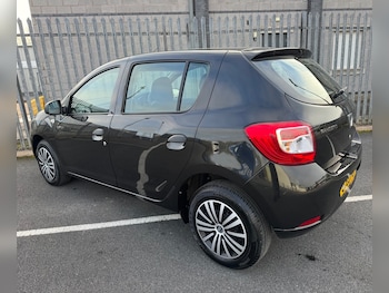Used Dacia Sandero 2015 for sale - 77791218: Photo
