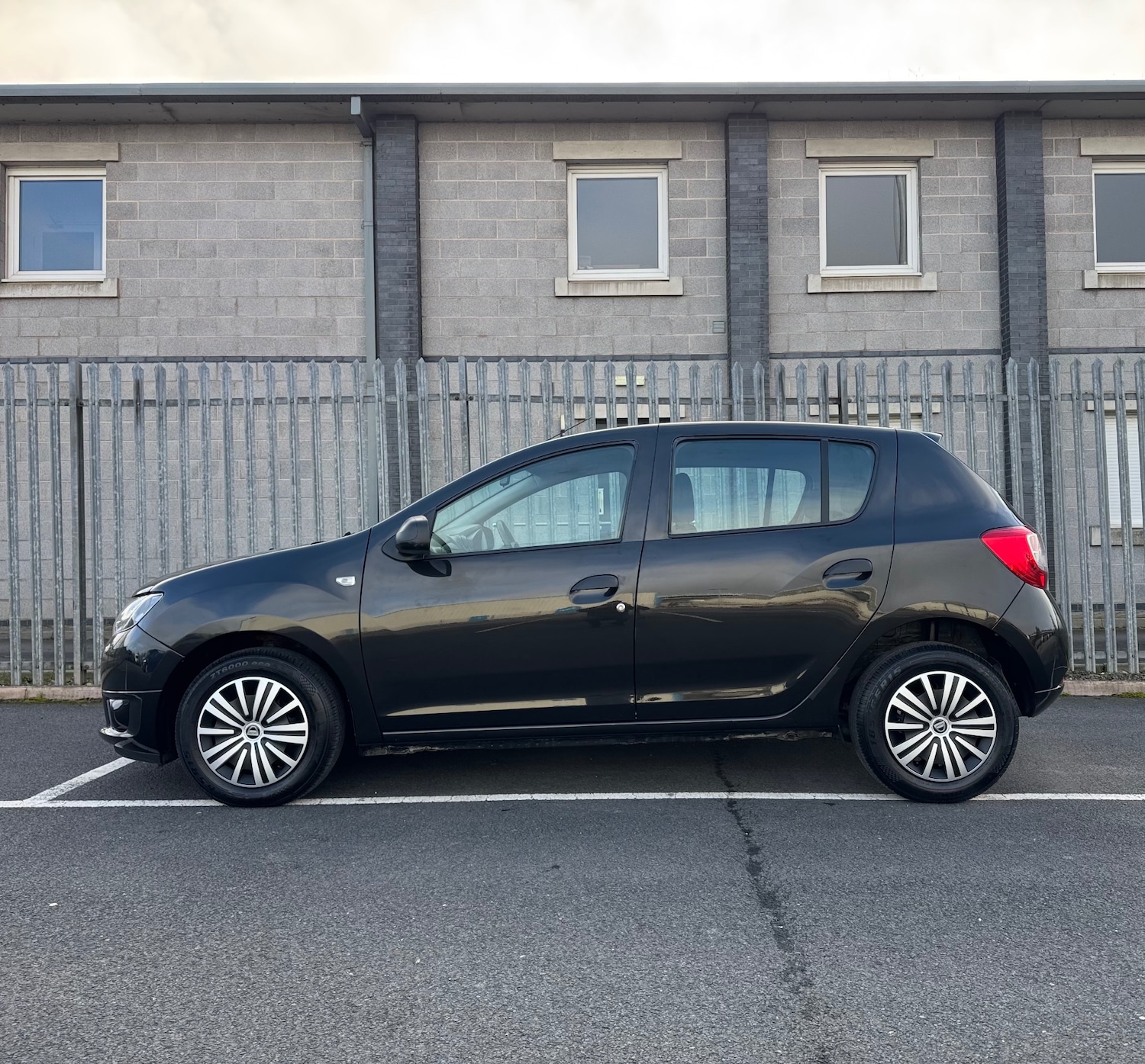 Used Dacia Sandero 2015 for sale - 77791218: Photo 8